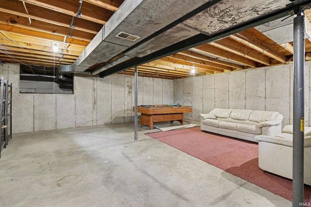 18322 Crownhill Drive, South Bend, IN 46637