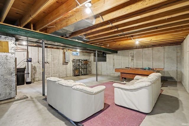 18322 Crownhill Drive, South Bend, IN 46637