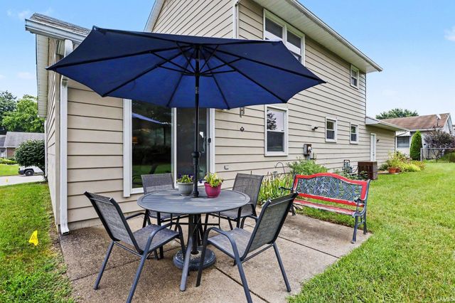 18322 Crownhill Drive, South Bend, IN 46637