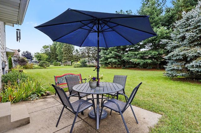 18322 Crownhill Drive, South Bend, IN 46637