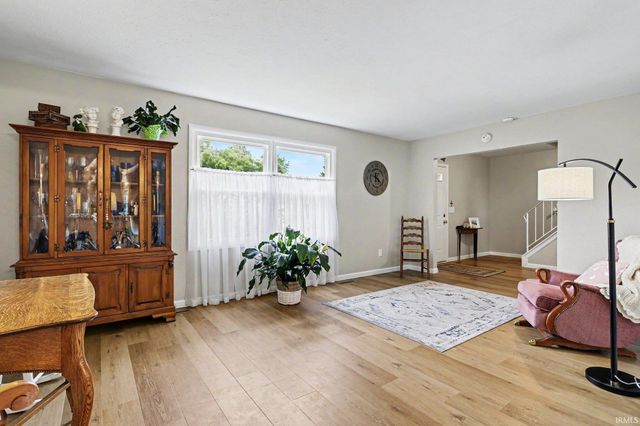 18322 Crownhill Drive, South Bend, IN 46637