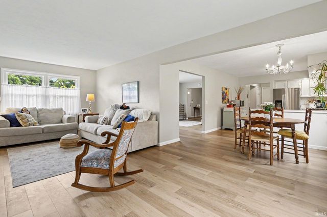 18322 Crownhill Drive, South Bend, IN 46637
