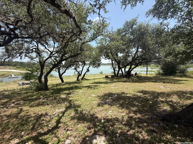 265 OAK HIDEAWAY DR, Canyon Lake, TX 78133