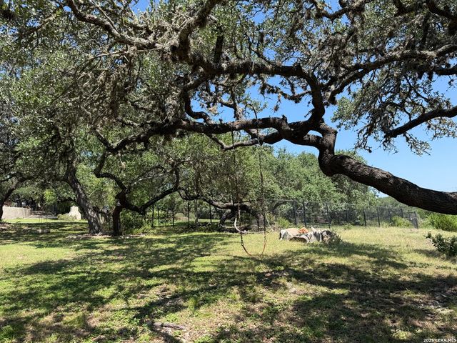 265 OAK HIDEAWAY DR, Canyon Lake, TX 78133