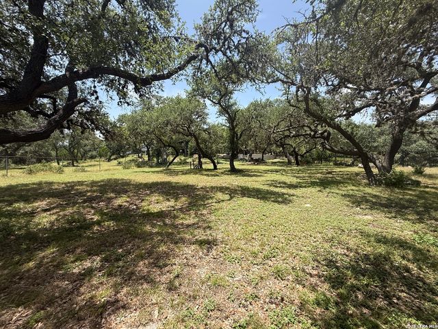 265 OAK HIDEAWAY DR, Canyon Lake, TX 78133
