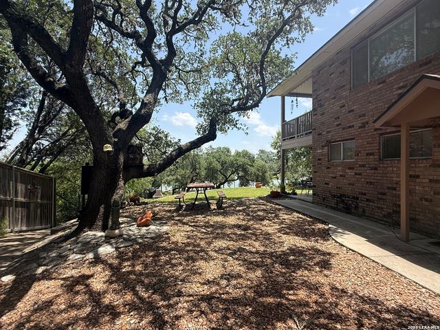 265 OAK HIDEAWAY DR, Canyon Lake, TX 78133