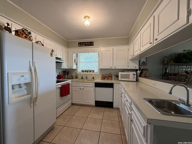 265 OAK HIDEAWAY DR, Canyon Lake, TX 78133