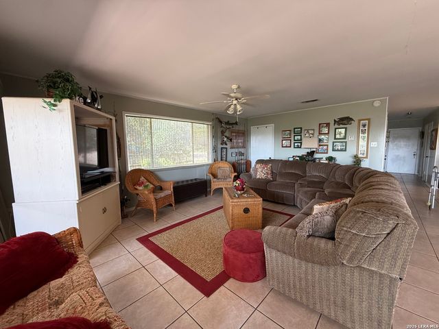 265 OAK HIDEAWAY DR, Canyon Lake, TX 78133