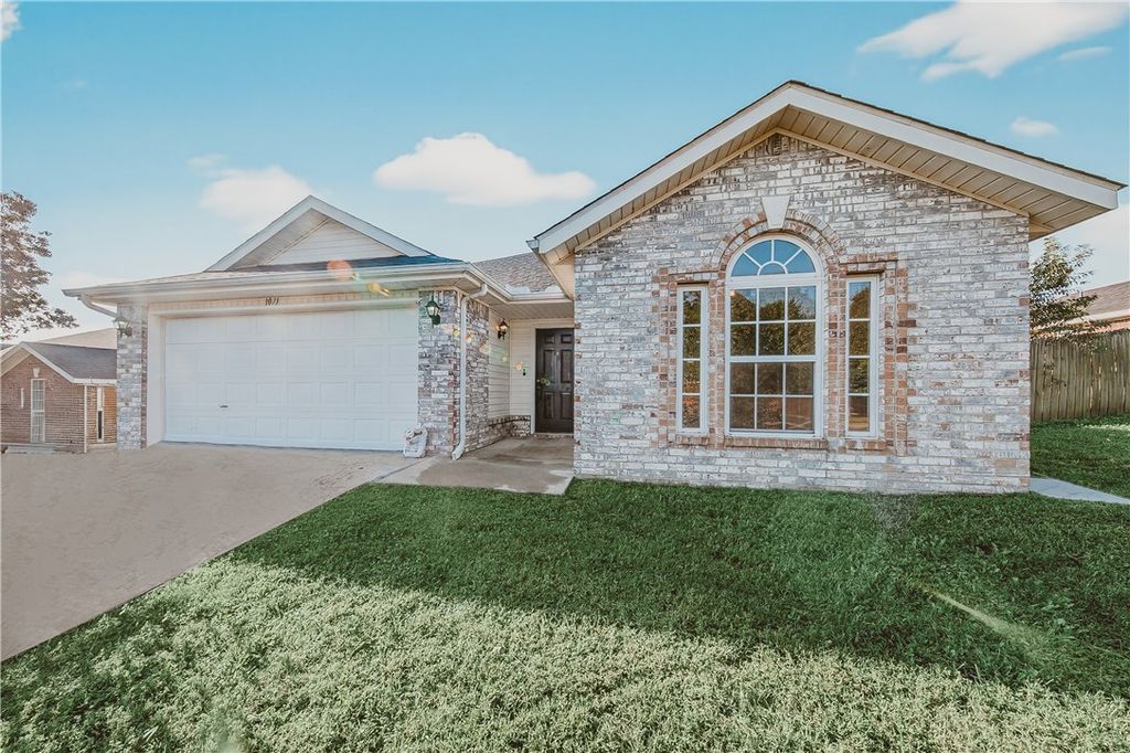 1071 Bliss Street, Centerton, AR 72719