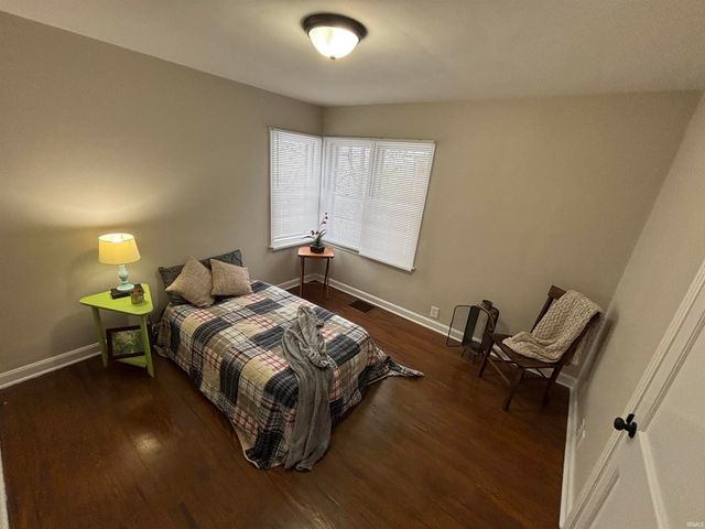 704 N 9th Street, Vincennes, IN 47591