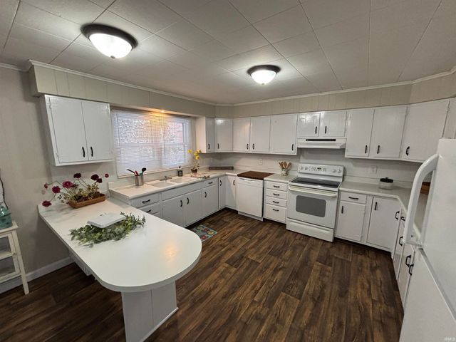 704 N 9th Street, Vincennes, IN 47591