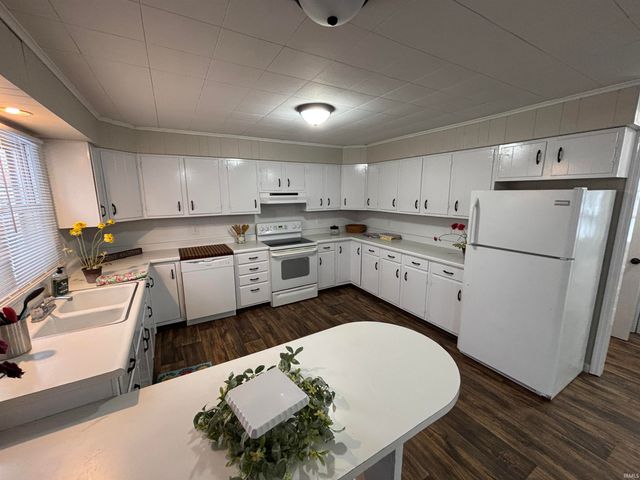 704 N 9th Street, Vincennes, IN 47591