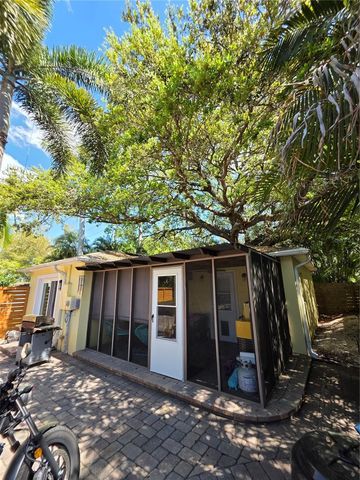 2200 8TH AVENUE N, St Petersburg, FL 33713