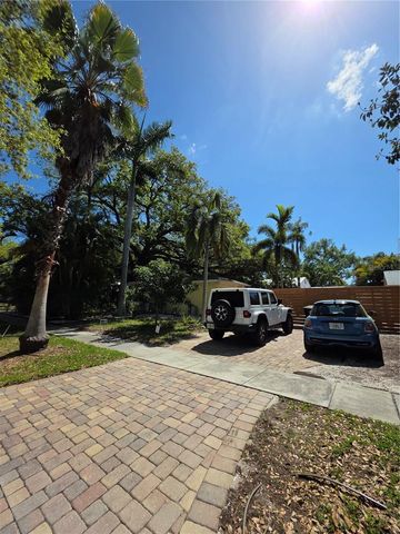 2200 8TH AVENUE N, St Petersburg, FL 33713