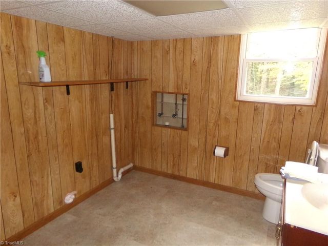 3850 Whitehaven Road, Winston-salem, NC 27106