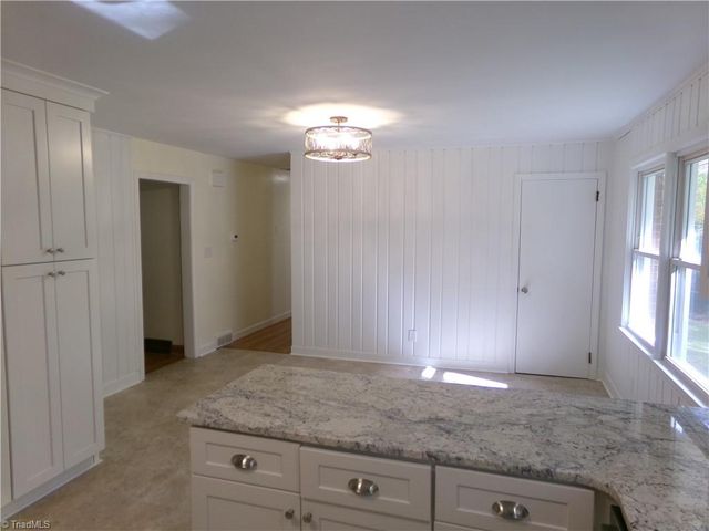 3850 Whitehaven Road, Winston-salem, NC 27106