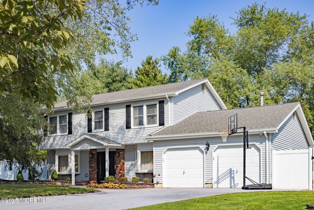 16 Clearbrook Court, Matawan, NJ 07747