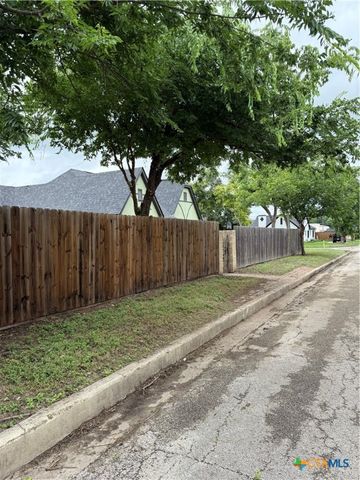 1500 N 5th Street, Temple, TX 76501