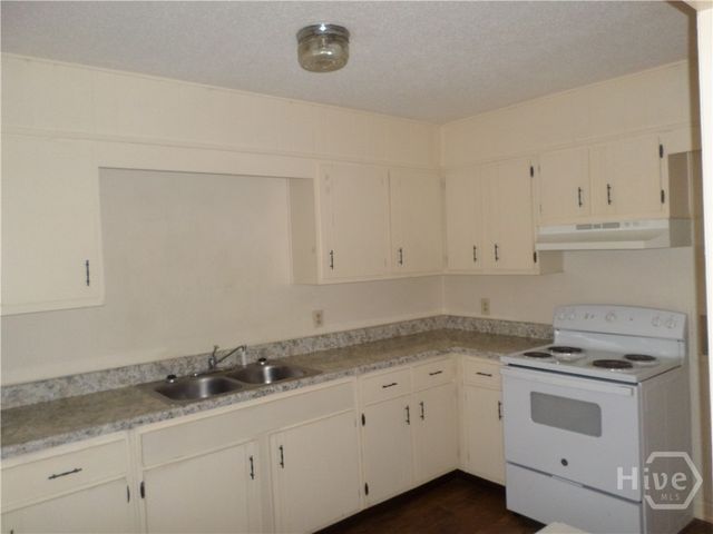 203 W 58th Street, Savannah, GA 31405