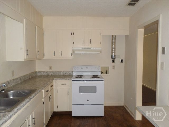 203 W 58th Street, Savannah, GA 31405