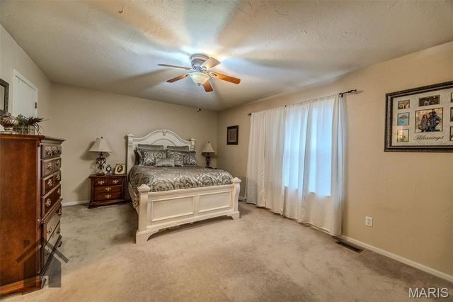 1402 Raspberry Drive, Lebanon, MO 65536