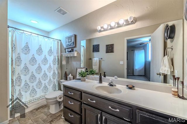 1402 Raspberry Drive, Lebanon, MO 65536