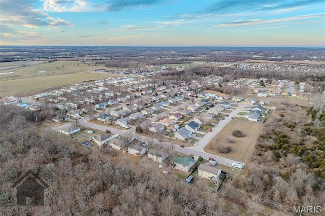 1402 Raspberry Drive, Lebanon, MO 65536