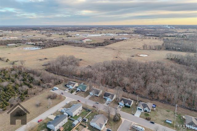 1402 Raspberry Drive, Lebanon, MO 65536