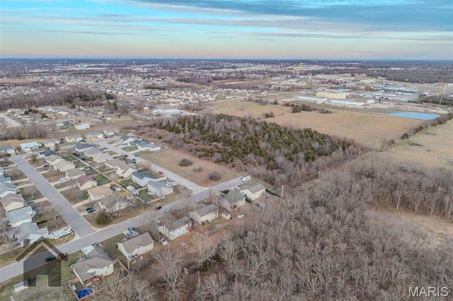 1402 Raspberry Drive, Lebanon, MO 65536