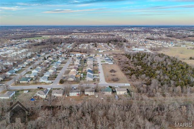 1402 Raspberry Drive, Lebanon, MO 65536