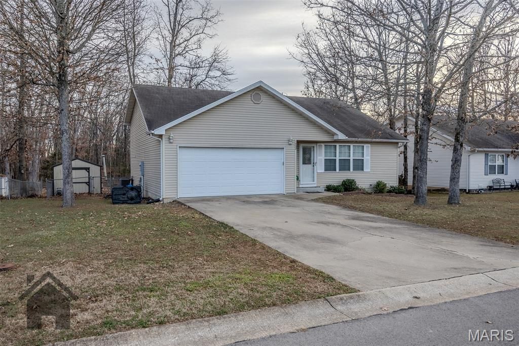 1402 Raspberry Drive, Lebanon, MO 65536