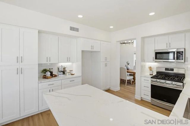 7634 Trailbrush, San Diego, CA 92126