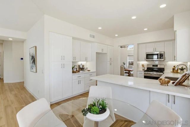 7634 Trailbrush, San Diego, CA 92126