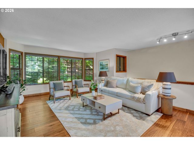 13290 Sw MENLOR Ln, Tigard, OR 97223