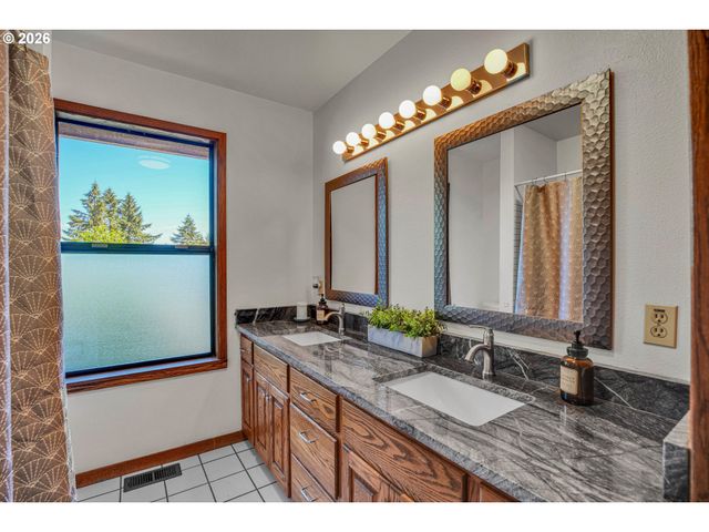 13290 Sw MENLOR Ln, Tigard, OR 97223