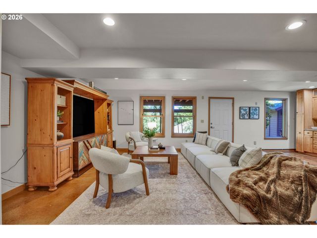 13290 Sw MENLOR Ln, Tigard, OR 97223