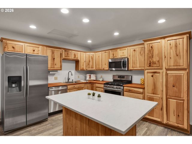 13290 Sw MENLOR Ln, Tigard, OR 97223