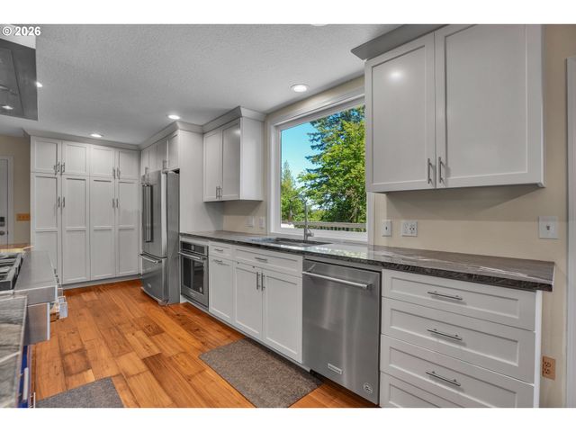 13290 Sw MENLOR Ln, Tigard, OR 97223