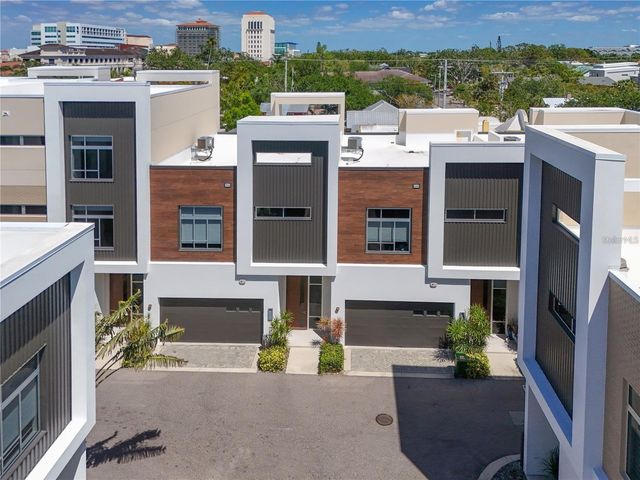 221 COSMOPOLITAN COURT, Sarasota, FL 34236