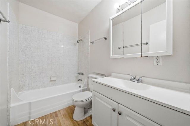 912 Gladys Ave., Long Beach, CA 90804