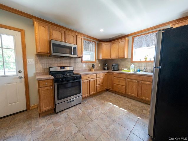 643 MIDVALE Avenue, East Meadow, NY 11554