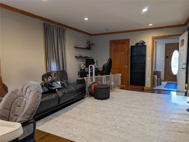 643 MIDVALE Avenue, East Meadow, NY 11554