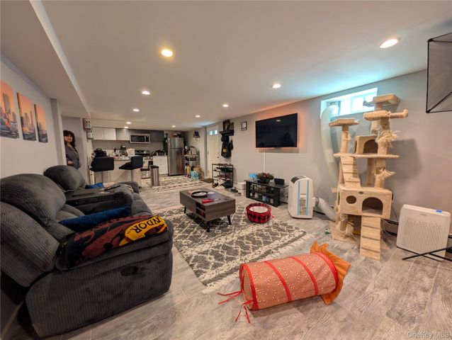 643 MIDVALE Avenue, East Meadow, NY 11554