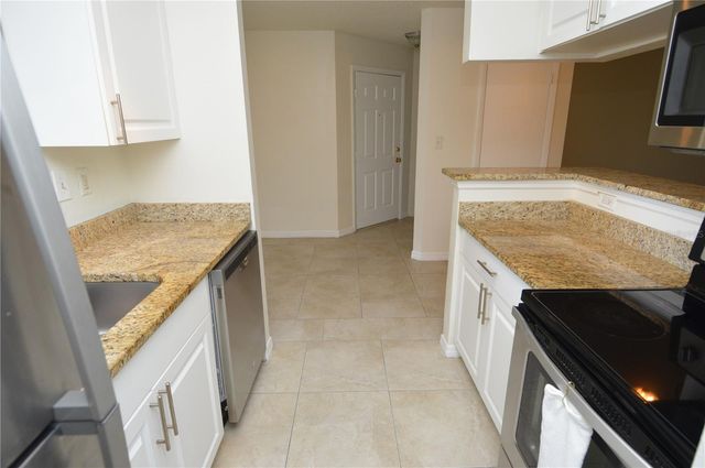 8629 FANCY FINCH DRIVE 101, Tampa, FL 33614