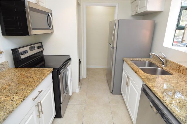 8629 FANCY FINCH DRIVE 101, Tampa, FL 33614