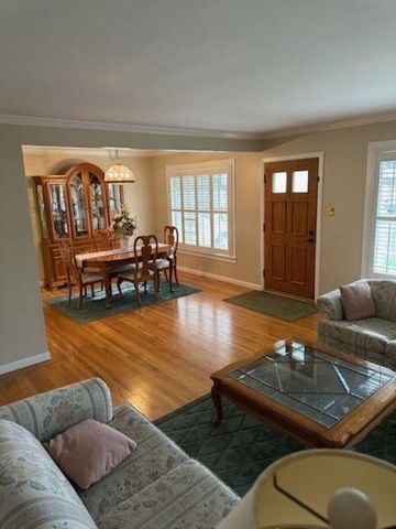 350 Altamont Dr, South San Francisco, CA 94080