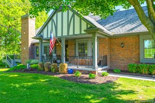 156 Sandhills Lane, Lake Orion Village, MI 48362
