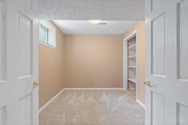 25 Huntley Court, Springboro, OH 45066