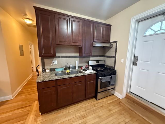 3205 N central Avenue 2, Chicago, IL 60641