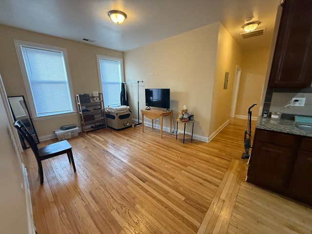 3205 N central Avenue 2, Chicago, IL 60641